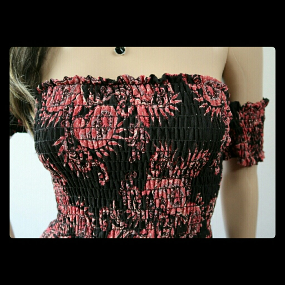 BLACK AND FUSCHIA PAISLEY PRINT OFF SHOULDER ROMPER W/ LEATHER LAYERED CHOKER!🌸 - Picture 4 of 8